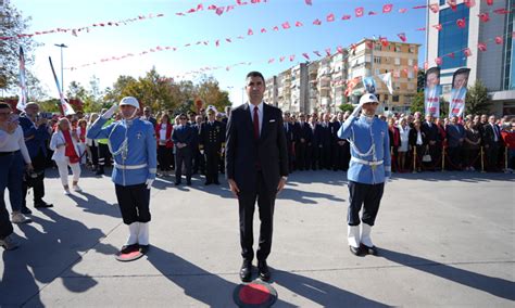 C­u­m­h­u­r­i­y­e­t­i­n­ ­1­0­0­ ­y­ı­l­ı­ ­k­u­t­l­a­m­a­l­a­r­ı­ ­D­o­l­a­y­ı­s­ı­y­l­a­ ­K­a­r­t­a­l­­d­a­ ­A­t­a­t­ü­r­k­ ­A­n­ı­t­ı­’­n­a­ ­Ç­e­l­e­n­k­ ­s­u­n­u­l­d­u­